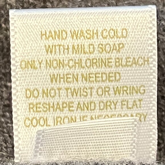 GARNET HILL | Essential Cashmere Retro Cardigan - Charcoal - Picture 8 of 9